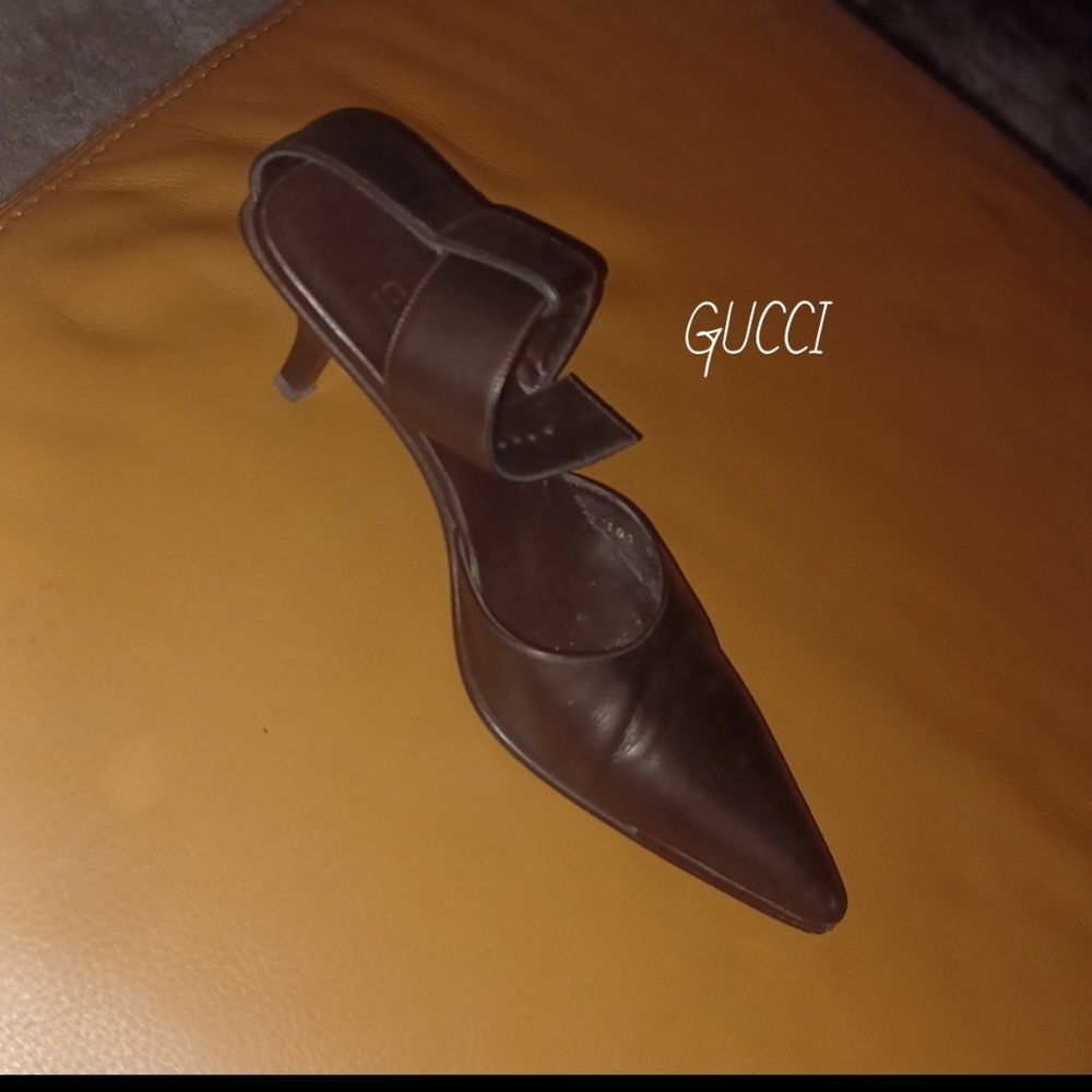 Gucci dark brown with gold shine kitten heels
